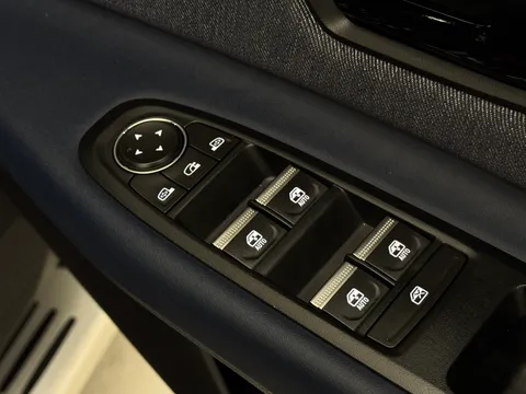 DY25OEN Renault 4 110kW Techno 52kWh Comfort range 5dr Auto Thumbnail #17