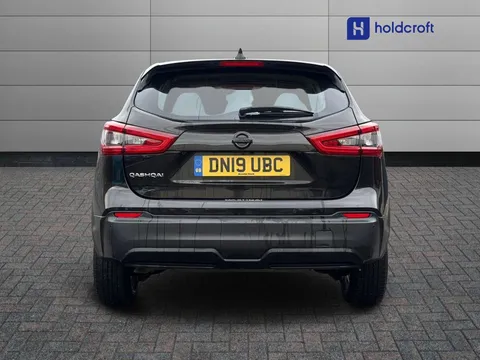 4 of 25 for Nissan Qashqai 1.3 DiG-T Acenta Premium 5dr