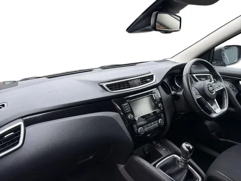 10 of 25 for Nissan Qashqai 1.3 DiG-T Acenta Premium 5dr