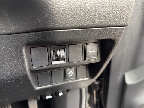 24 of 25 for Nissan Qashqai 1.3 DiG-T Acenta Premium 5dr