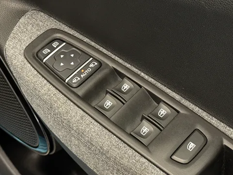 PN70LFM Renault Zoe 100kW i GT Line R135 50kWh 5dr Auto Thumbnail #20