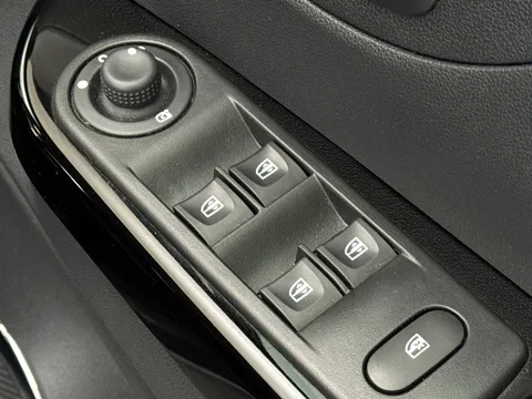 21 of 33 for Renault Captur 1.2 TCE Dynamique Nav 5dr