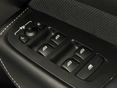 CE70PUV Volvo XC60 2.0 B5P [250] R DESIGN 5dr AWD Geartronic Thumbnail #23