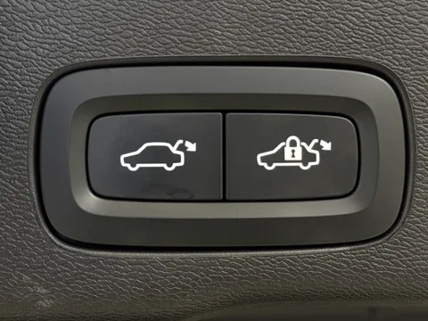 RE25NMV Volvo XC60 2.0 T8 [455] PHEV Ultra Dark 5dr AWD Geartronic Thumbnail #31