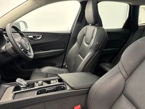 RE25NMV Volvo XC60 2.0 T8 [455] PHEV Ultra Dark 5dr AWD Geartronic Thumbnail #9