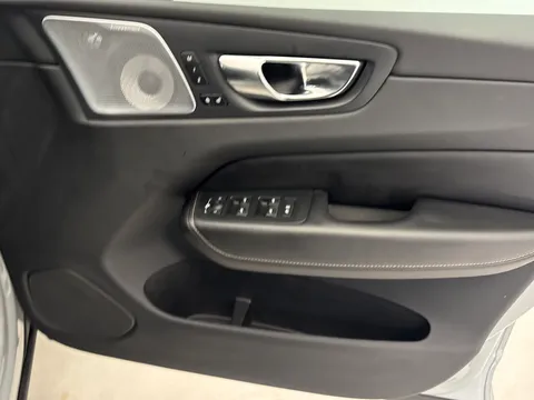 RE25NMV Volvo XC60 2.0 T8 [455] PHEV Ultra Dark 5dr AWD Geartronic Thumbnail #17