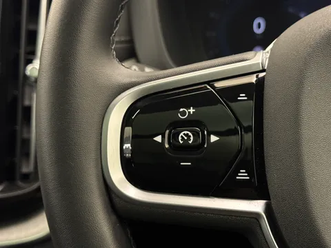 RE25NMV Volvo XC60 2.0 T8 [455] PHEV Ultra Dark 5dr AWD Geartronic Thumbnail #21