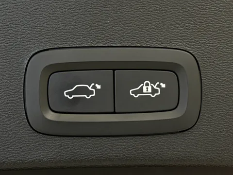 CA23FGE Volvo XC40 2.0 B4P Ultimate Dark 5dr Auto Thumbnail #35