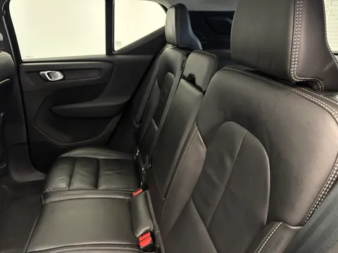 CA23FGE Volvo XC40 2.0 B4P Ultimate Dark 5dr Auto Thumbnail #10