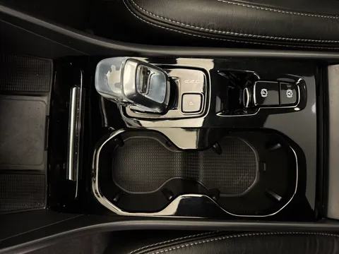 CA23FGE Volvo XC40 2.0 B4P Ultimate Dark 5dr Auto Thumbnail #14