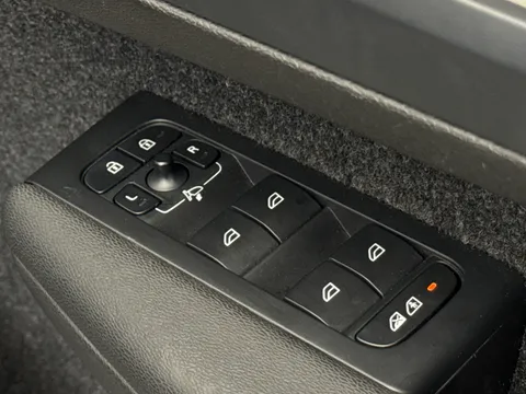 CA23FGE Volvo XC40 2.0 B4P Ultimate Dark 5dr Auto Thumbnail #19