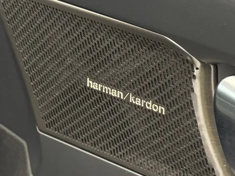 CA23FGE Volvo XC40 2.0 B4P Ultimate Dark 5dr Auto Thumbnail #21