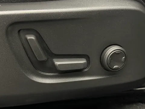 CA23FGE Volvo XC40 2.0 B4P Ultimate Dark 5dr Auto Thumbnail #22