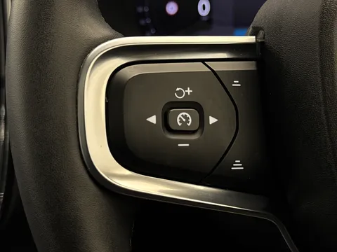 CA23FGE Volvo XC40 2.0 B4P Ultimate Dark 5dr Auto Thumbnail #24