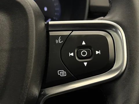 CA23FGE Volvo XC40 2.0 B4P Ultimate Dark 5dr Auto Thumbnail #25