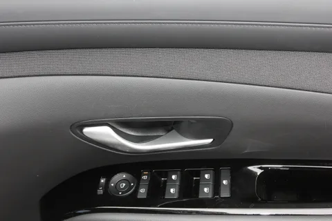 EF25OBA Hyundai Tucson 1.6T Plug-in Hybrid Ultimate 5dr Auto Thumbnail #18