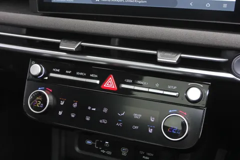 EF25OBA Hyundai Tucson 1.6T Plug-in Hybrid Ultimate 5dr Auto Thumbnail #32