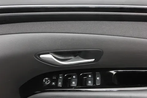 ET24SFY Hyundai Tucson 1.6 TGDi Plug-in Hybrid Ultimate 5dr 4WD Auto Thumbnail #18