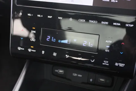 ET24SFY Hyundai Tucson 1.6 TGDi Plug-in Hybrid Ultimate 5dr 4WD Auto Thumbnail #32