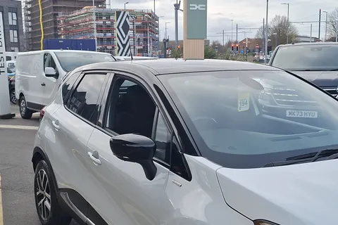 BD69JKU Renault Captur 1.3 TCE 130 S Edition 5dr Thumbnail #18