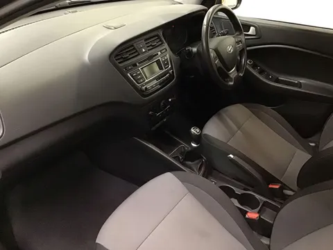 8 of 38 for Hyundai i20 1.2 SE 5dr - ZERO DEPOSIT FINANCE & CASHBACK AVAILABLE