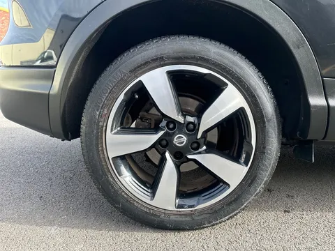 8 of 25 for Nissan Qashqai 1.5 dCi N-Connecta 5dr