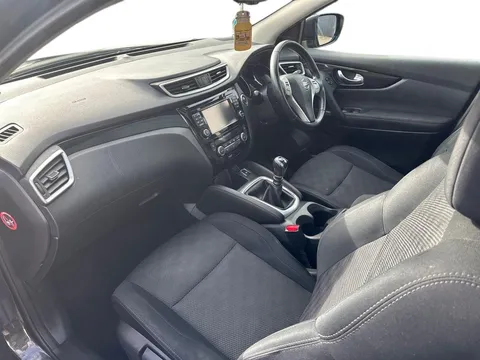 10 of 25 for Nissan Qashqai 1.5 dCi N-Connecta 5dr