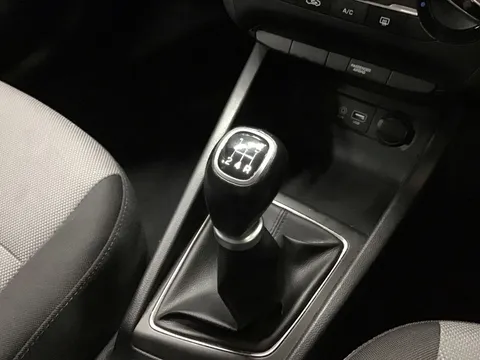 13 of 38 for Hyundai i20 1.2 SE 5dr - ZERO DEPOSIT FINANCE & CASHBACK AVAILABLE