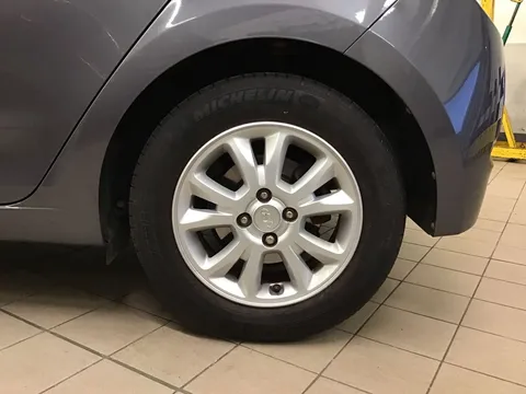 16 of 38 for Hyundai i20 1.2 SE 5dr - ZERO DEPOSIT FINANCE & CASHBACK AVAILABLE