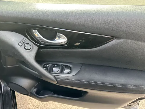 17 of 25 for Nissan Qashqai 1.5 dCi N-Connecta 5dr