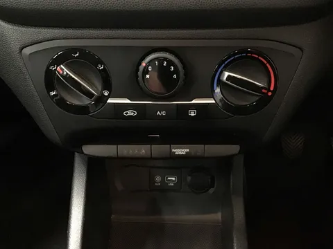 25 of 38 for Hyundai i20 1.2 SE 5dr - ZERO DEPOSIT FINANCE & CASHBACK AVAILABLE