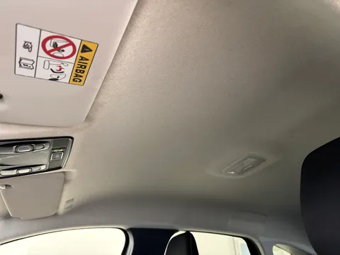 CF71UFN Renault Captur 1.3 TCE 140 Iconic 5dr EDC Thumbnail #14