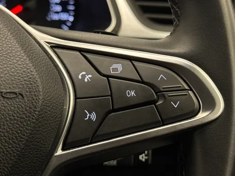 CF71UFN Renault Captur 1.3 TCE 140 Iconic 5dr EDC Thumbnail #21