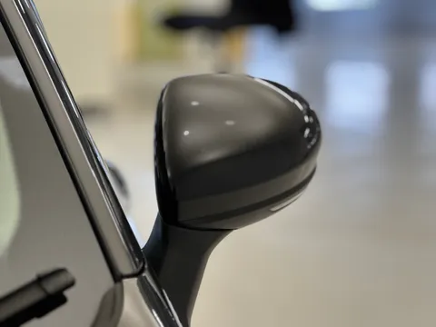 CF71UFN Renault Captur 1.3 TCE 140 Iconic 5dr EDC Thumbnail #30