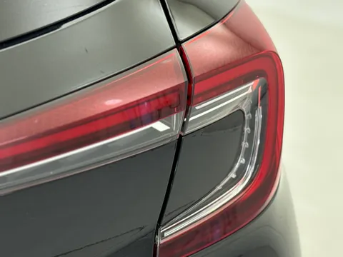 CF71UFN Renault Captur 1.3 TCE 140 Iconic 5dr EDC Thumbnail #32