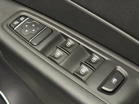 BO05CLK Renault Captur 0.9 TCE 90 Iconic 5dr Thumbnail #19