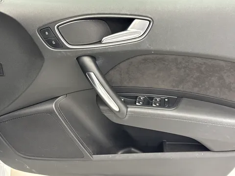 GL17UZY Audi A1 1.6 TDI Black Edition 5dr S Tronic Thumbnail #17