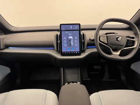 DU74WLP Volvo Ex30 315kW Twin Motor Performance Ultra 69kWh 5dr Auto Thumbnail #12