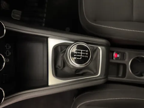 NG21HDE Renault Captur 1.3 TCE 140 Iconic 5dr Thumbnail #14