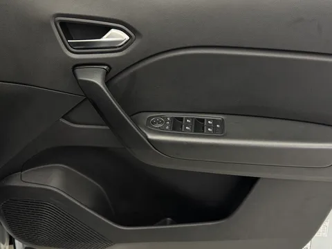 NG21HDE Renault Captur 1.3 TCE 140 Iconic 5dr Thumbnail #17