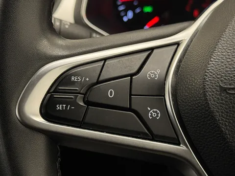 NG21HDE Renault Captur 1.3 TCE 140 Iconic 5dr Thumbnail #20