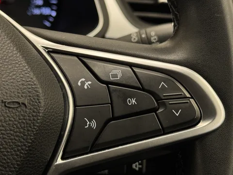 NG21HDE Renault Captur 1.3 TCE 140 Iconic 5dr Thumbnail #21