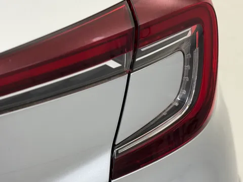 NG21HDE Renault Captur 1.3 TCE 140 Iconic 5dr Thumbnail #31