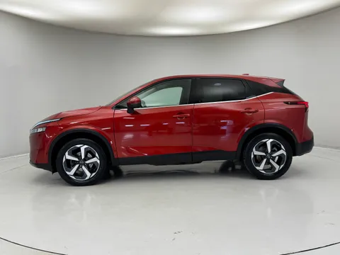 DL72BHD Nissan Qashqai 1.3 DiG-T MH 158 N-Connecta 5dr 4WD Xtronic Thumbnail #6