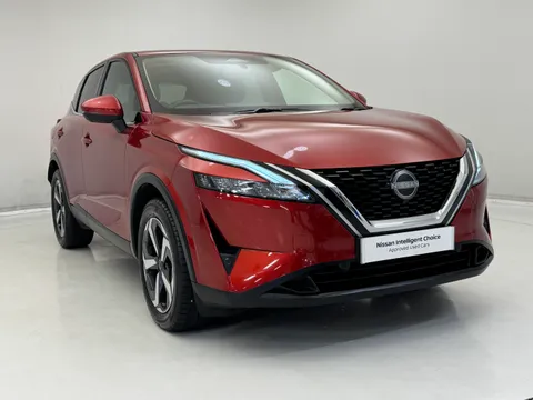 DL72BHD Nissan Qashqai 1.3 DiG-T MH 158 N-Connecta 5dr 4WD Xtronic Thumbnail #2