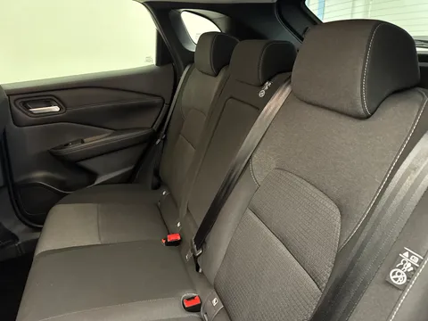 DL72BHD Nissan Qashqai 1.3 DiG-T MH 158 N-Connecta 5dr 4WD Xtronic Thumbnail #12