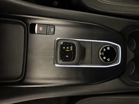 DL72BHD Nissan Qashqai 1.3 DiG-T MH 158 N-Connecta 5dr 4WD Xtronic Thumbnail #16