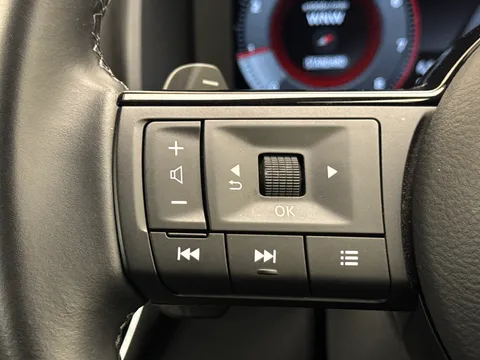 DL72BHD Nissan Qashqai 1.3 DiG-T MH 158 N-Connecta 5dr 4WD Xtronic Thumbnail #22