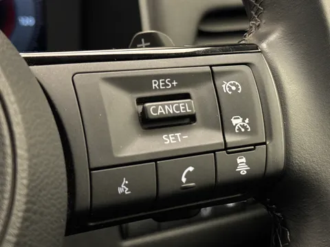 DL72BHD Nissan Qashqai 1.3 DiG-T MH 158 N-Connecta 5dr 4WD Xtronic Thumbnail #23