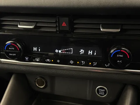 DL72BHD Nissan Qashqai 1.3 DiG-T MH 158 N-Connecta 5dr 4WD Xtronic Thumbnail #27